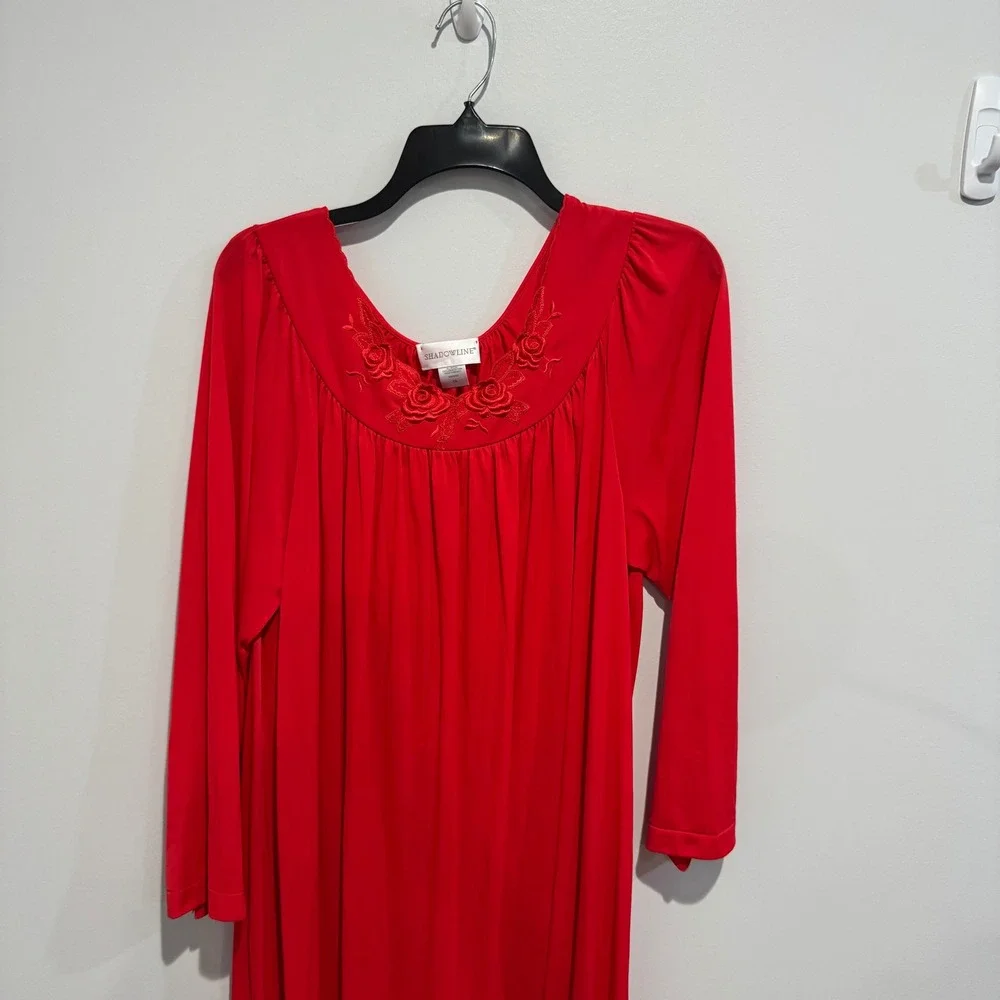 Shadowline Embroidered‎ Floral Nightgown Women Red size 1X Long Sleeve Nylon